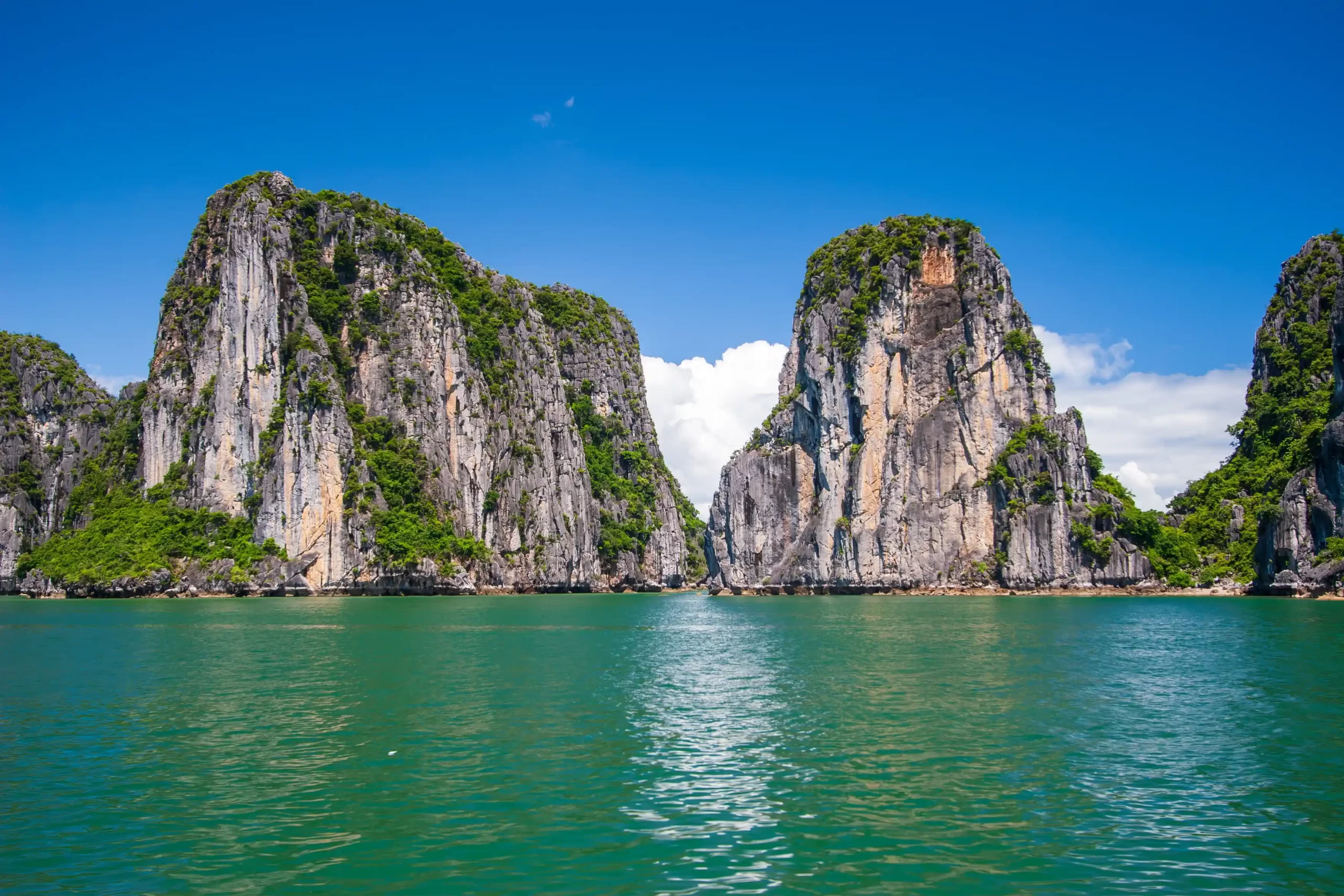 Ha-Long-Bay-Inlet