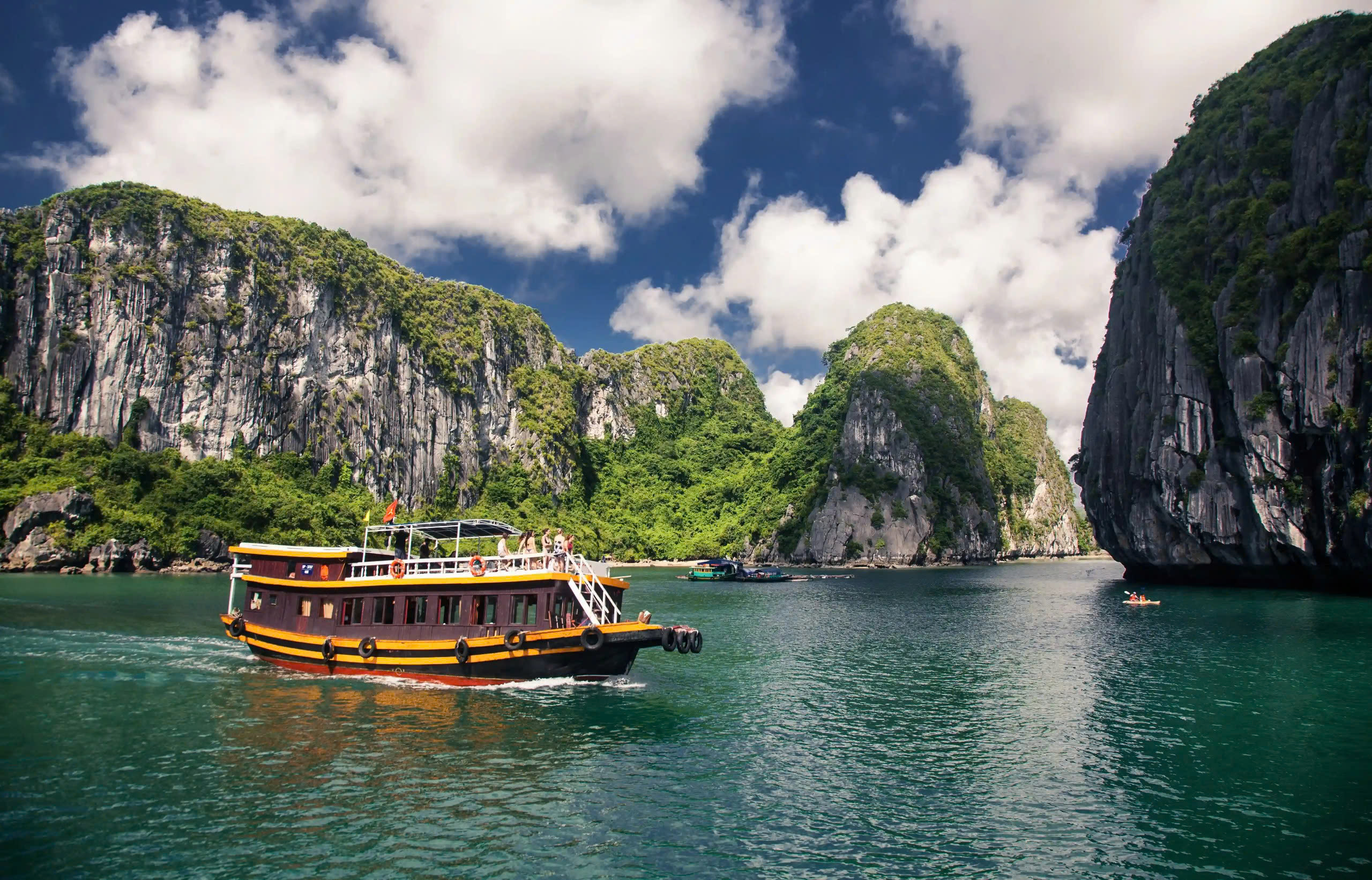 Ha-Long-Bay-Boat-Tours