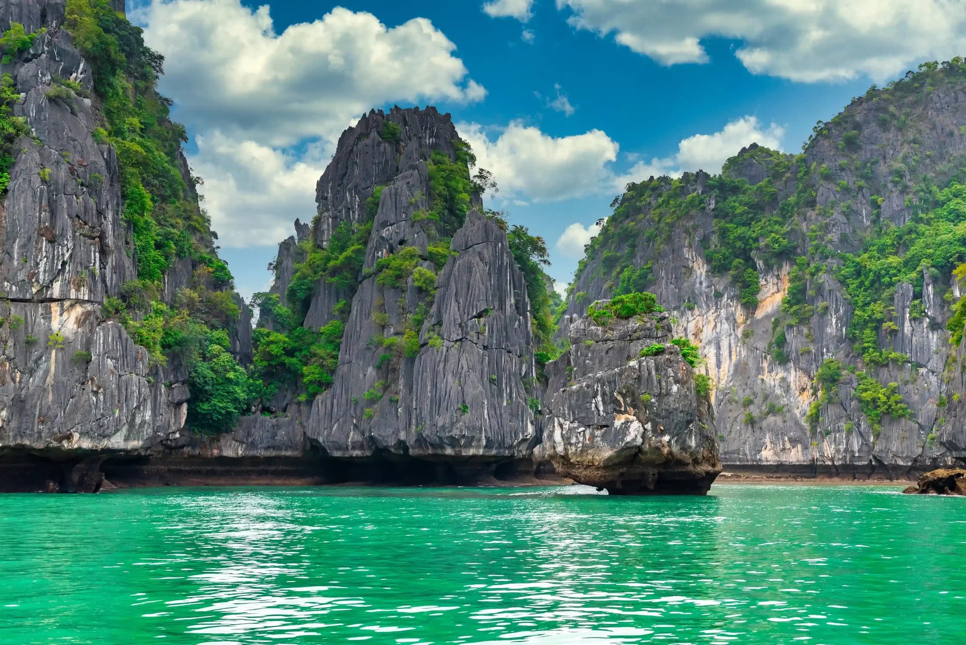 Complete Guide to Exploring Cat Ba Island and Ha Long Bay 2025