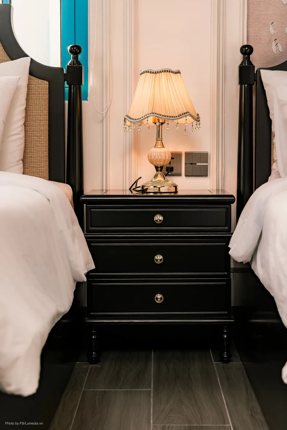 Deluxe Double Twin Room Nightstand